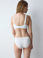 Load image into Gallery viewer, Triumph Delicate Doreen Non Wired Bra - White