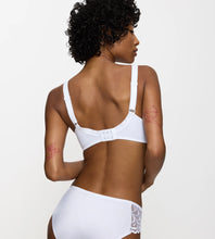 Load image into Gallery viewer, Triumph Delicate Doreen Non Wired Bra - White