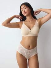 Load image into Gallery viewer, Triumph Amourette Minimizer Non-Wired Bra - Porcelain Mousse
