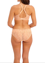 Load image into Gallery viewer, Wacoal Halo Lace Moulded Underwire Bra - Almost Apricot