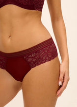 Load image into Gallery viewer, Wacoal Raffine Tanga - Carmine