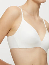 Load image into Gallery viewer, Triumph Body Make-Up Soft Touch Non-wired T-shirt Bra - Vanille