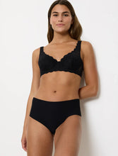 Load image into Gallery viewer, Triumph Amourette Half Cup Padded Bra - Black
