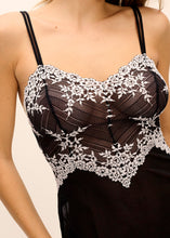 Load image into Gallery viewer, Wacoal Embrace Lace Chemise - Black