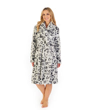 Load image into Gallery viewer, Slenderella 41" Printed Fleece Shawl Collar Wrap - HC06335