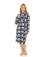 Load image into Gallery viewer, Slenderella 41" Printed Fleece Shawl Collar Wrap - HC06335