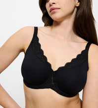 Load image into Gallery viewer, Triumph Amourette Minimizer Bra - Black