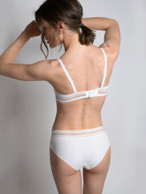 Load image into Gallery viewer, Passionata Rhythm Covering T-shirt Bra - White