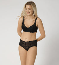Load image into Gallery viewer, Triumph Amourette Half Cup Padded Bra - Black