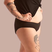 Load image into Gallery viewer, WUKA BASICS™ HIPSTER - MEDIUM FLOW