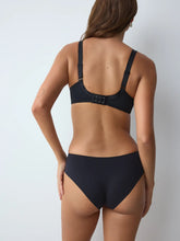 Load image into Gallery viewer, Triumph Delicate Doreen Non Wired Bra - Black
