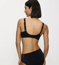 Load image into Gallery viewer, Triumph Delicate Doreen Non Wired Bra - Black
