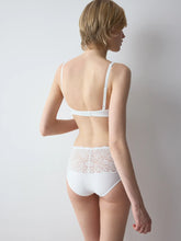 Load image into Gallery viewer, Triumph Amourette Half Cup Padded Bra - White
