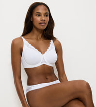 Load image into Gallery viewer, Triumph Amourette Minimizer bra - White
