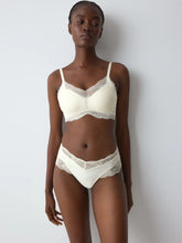 Load image into Gallery viewer, Triumph Lift Smart Padded Bra
