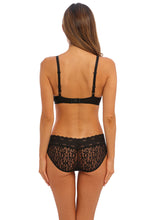 Load image into Gallery viewer, Wacoal Halo Lace Moulded Underwire Bra - Black
