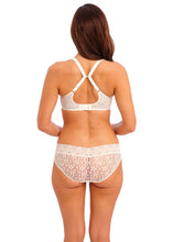 Load image into Gallery viewer, Wacoal Halo Lace Moulded Underwire Bra - Ivory
