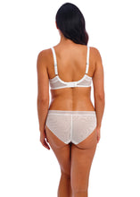 Load image into Gallery viewer, Wacoal Raffine Classic Underwire Bra - White
