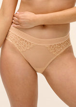 Load image into Gallery viewer, Wacoal Raffine Brief - Frappe
