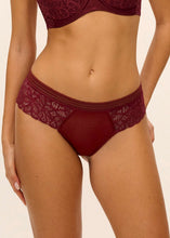 Load image into Gallery viewer, Wacoal Raffine Tanga - Carmine

