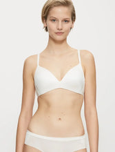 Load image into Gallery viewer, Triumph Body Make-Up Soft Touch Non-wired T-shirt Bra - Vanille
