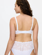 Load image into Gallery viewer, Triumph Amourette Half Cup Padded Bra - White
