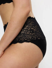 Load image into Gallery viewer, Triumph Amourette Maxi Brief - Black
