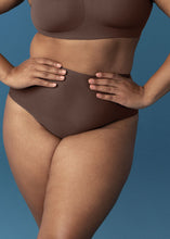 Load image into Gallery viewer, Fantasie Smoothease Invisible Stretch Full Brief - Coffee Roast
