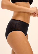 Load image into Gallery viewer, Wacoal Beaute Appeal Brief - Black
