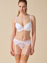 Load image into Gallery viewer, Gossard Superboost Lace Suspender - White
