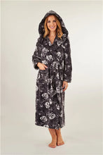 Load image into Gallery viewer, Gaspé Luxury Luxury Velvet 48&quot; Hooded Wrap - GL8746
