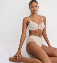 Load image into Gallery viewer, Triumph Comfort Contour Minimizer Bra - Nude Beige
