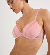 Load image into Gallery viewer, Triumph Comfort Allure Plunge Bra - Stawberry Cream
