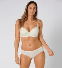 Load image into Gallery viewer, Triumph Body Make-Up Soft Touch T-shirt Bra - Vanille
