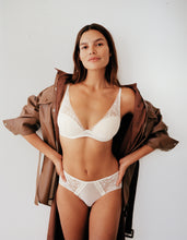 Load image into Gallery viewer, Passionata Thelma Plunge T-shirt Bra - Pearl
